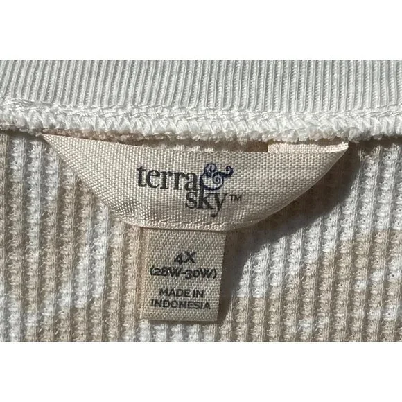Terra & Sky Womens Plus Size 4X Beige & White Zebra Print Waffle Knit Henley Top - Picture 3 of 5